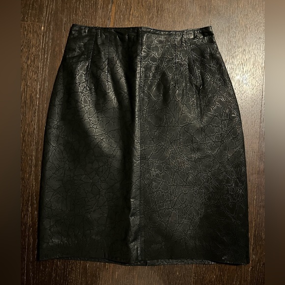 Vintage Designer Leather/ Snake Skin Print Black Midi Skirt Size 4 - Picture 1 of 10